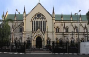 Holy Cross Cathedral, Lagos, Nigeria - 9,000